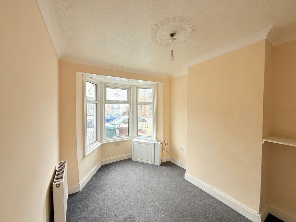 Property photo 2 of 8 Living Room