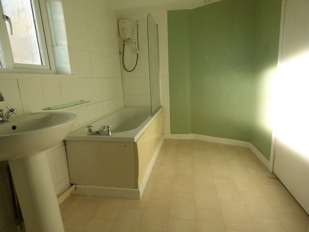 Property photo 3 of 7 Bathroom