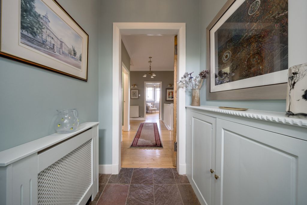 Property photo 3 of 30 Gallery