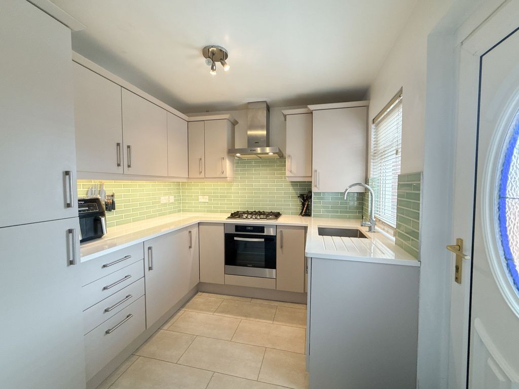 Property photo 3 of 12 Kitchen