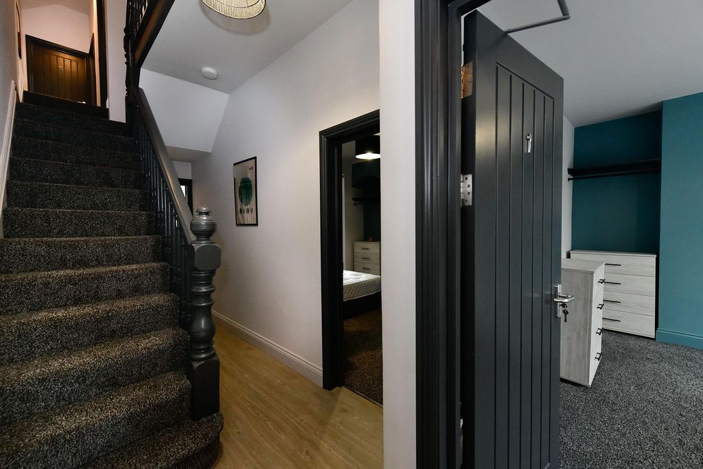 Property photo 3 of 12 Photo 2