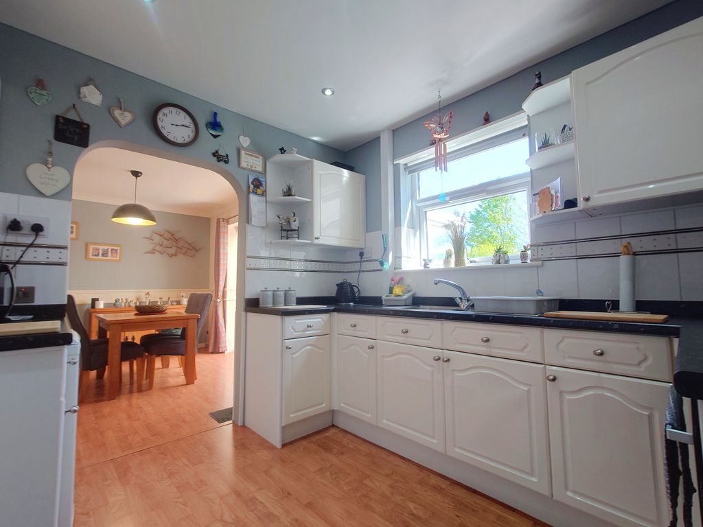 Property photo 2 of 30