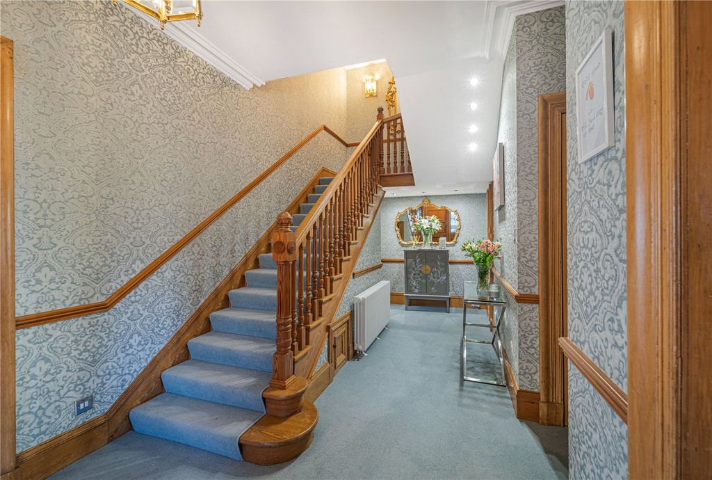 Property photo 3 of 38 Picture No. 23