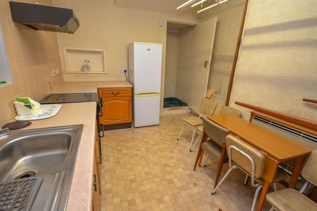 Property photo 2 of 14 Kitchen Breakfast Room