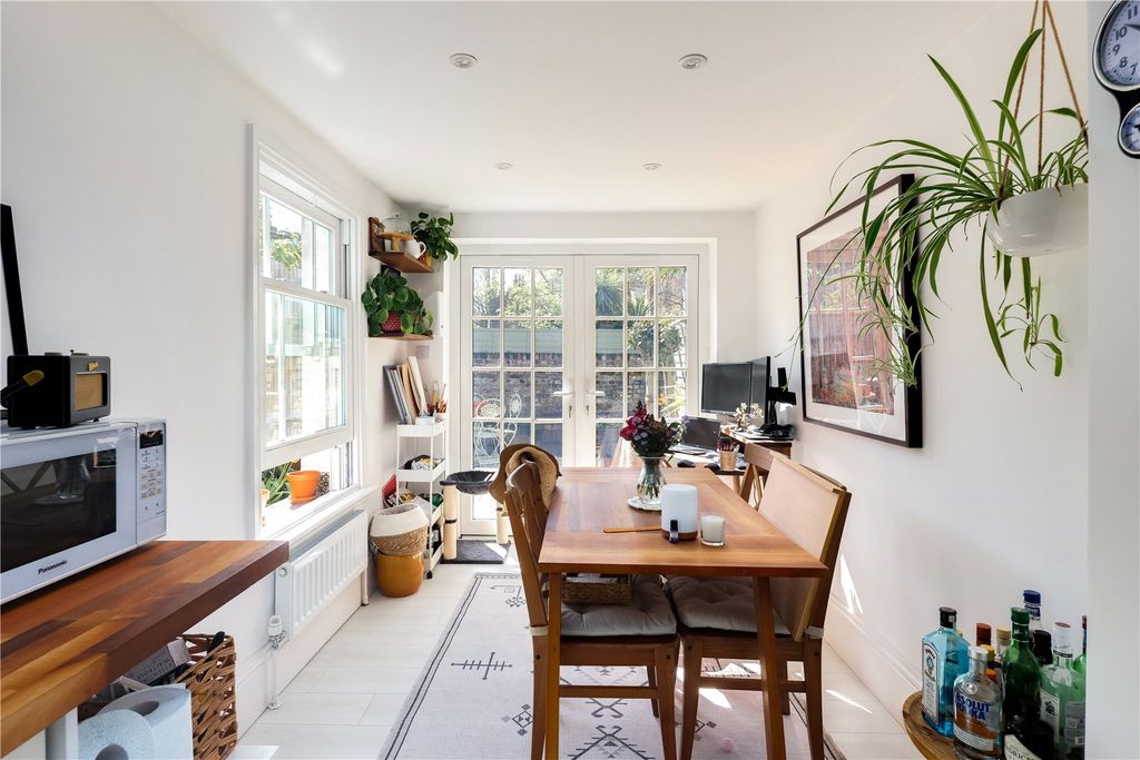 Property photo 2 of 24 Dining Area