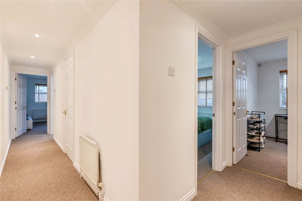 Property photo 3 of 9 Entrance Hallway