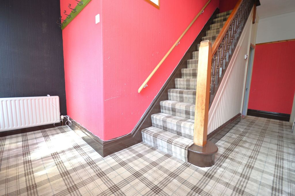 Property photo 2 of 33