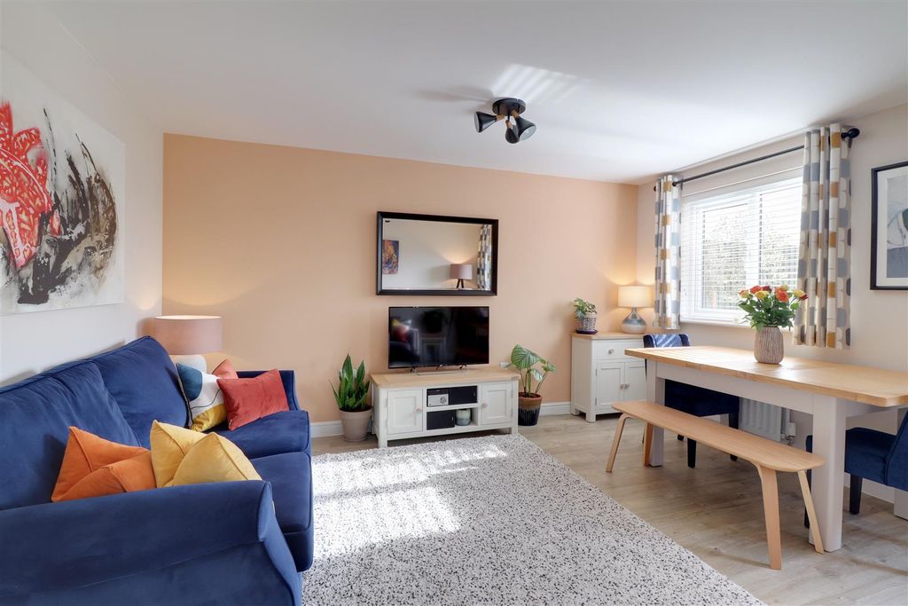 Property photo 2 of 18