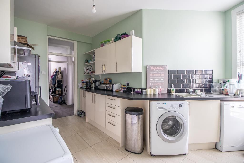 Property photo 3 of 20 Kitchen