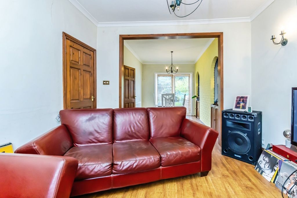 Property photo 3 of 17 Photo