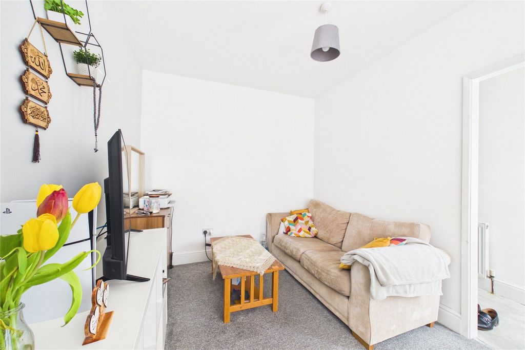 Property photo 3 of 8 Picture No. 13