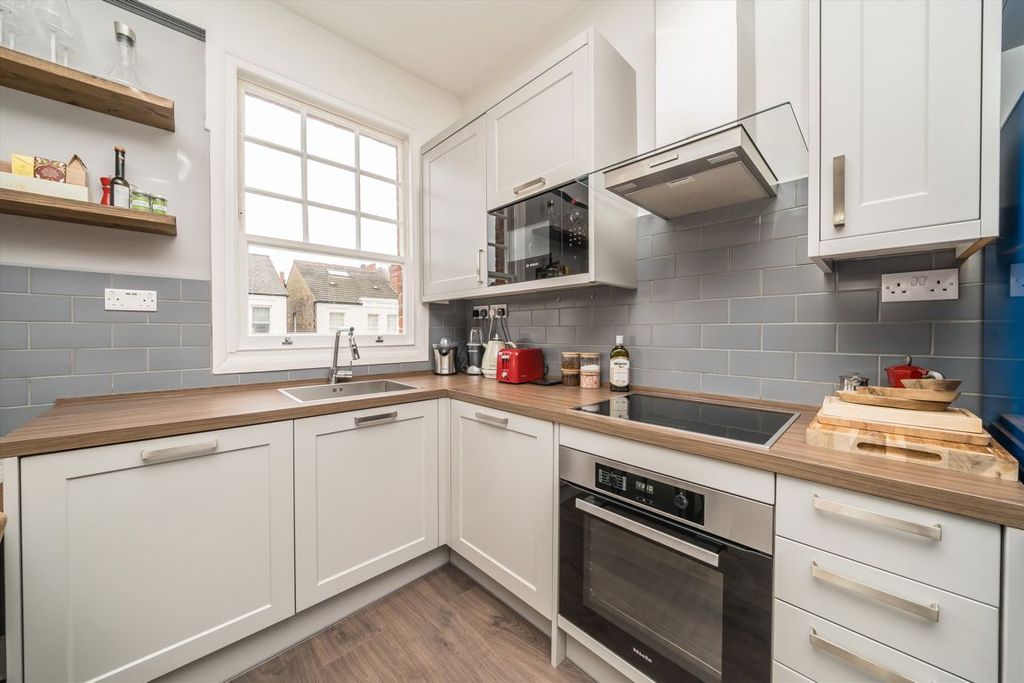 Property photo 3 of 7