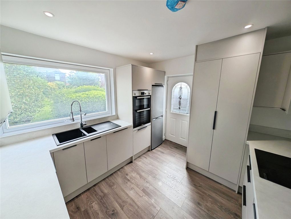 Property photo 3 of 18 Kitchen