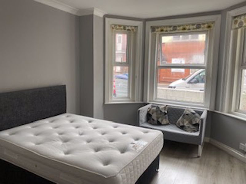 Property photo 1 of 8 Photo 7