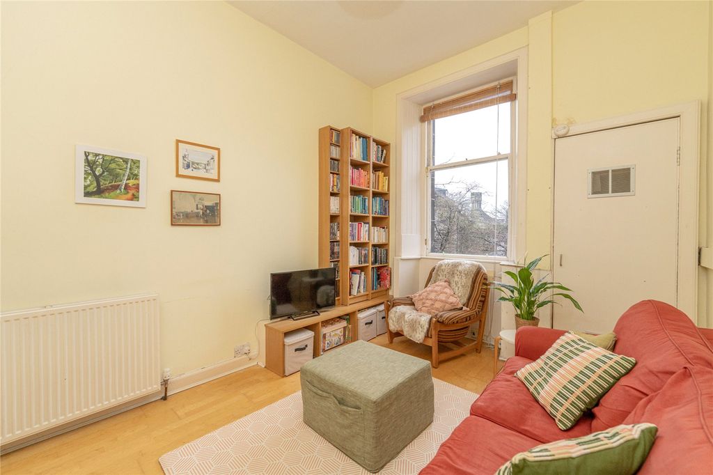 Property photo 3 of 20 Lounge Alt