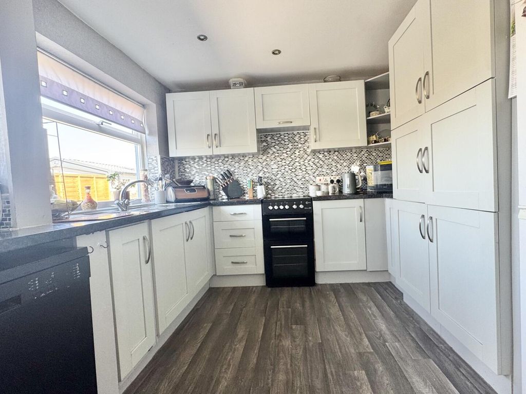 Property photo 2 of 14 Kitchen