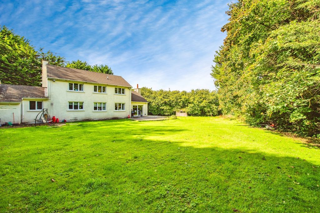 Property photo 3 of 17 Photo