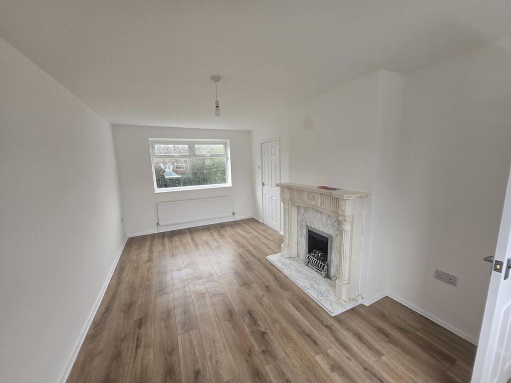 Property photo 2 of 7 Living Room