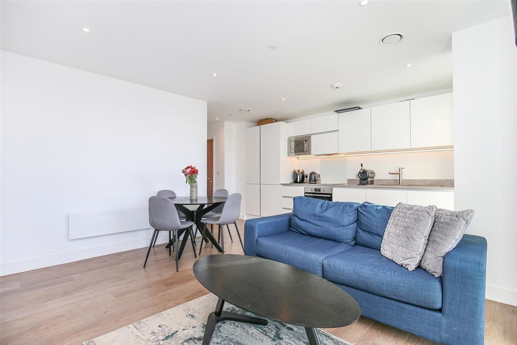 Property photo 3 of 13 F564Fa3d-9d0B-4771-93Ff-04Eefebee47B