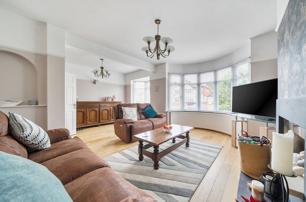 Property photo 2 of 14 Lounge4