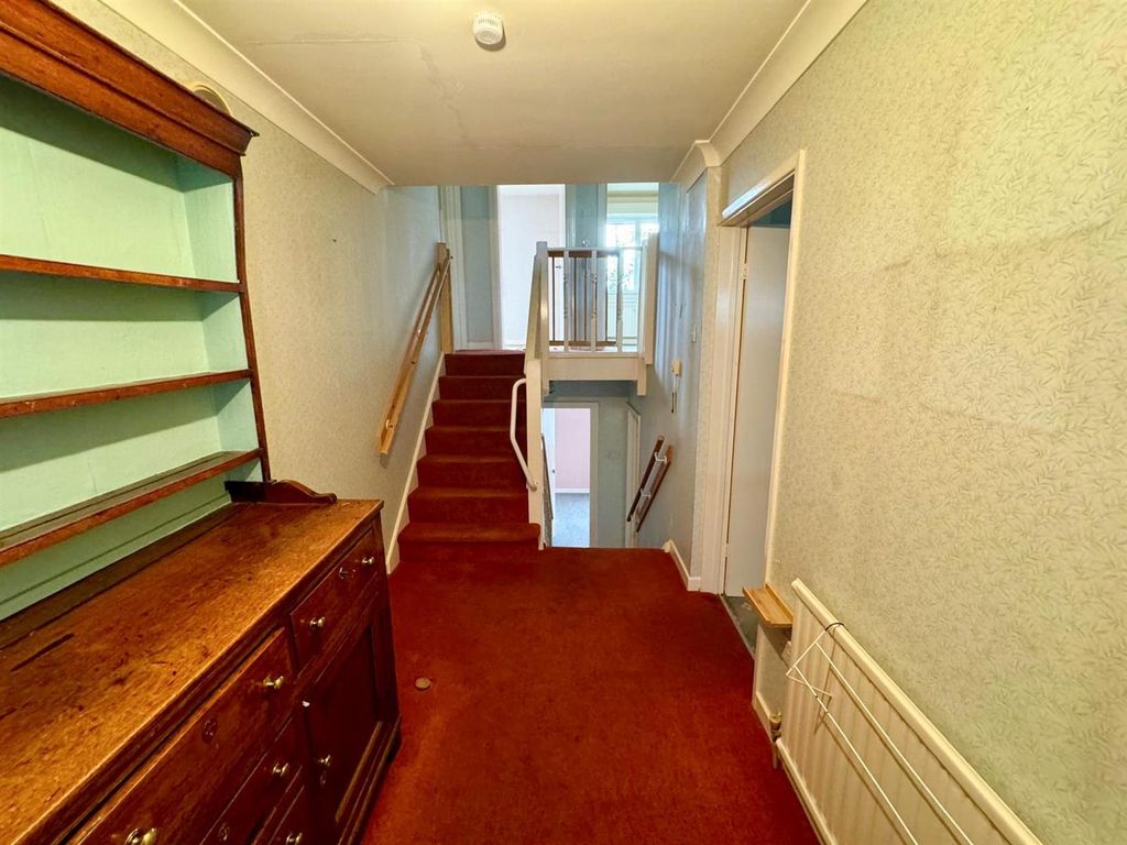 Property photo 3 of 14 Ground Floor