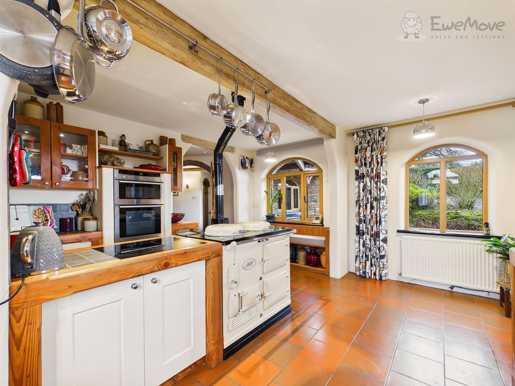 Property photo 2 of 23 Ewemove Tiverton - Kitchen