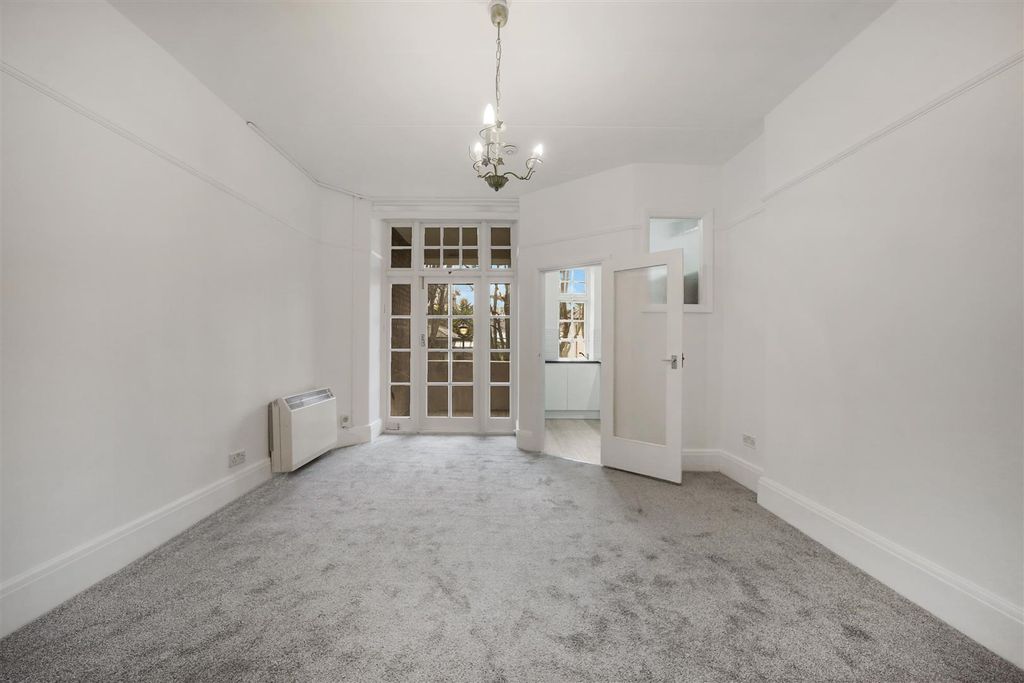 Property photo 1 of 17 Flat 102, Elm Tree Court - Zv1Fbuh1Llesb9Kg9J9L.Jp