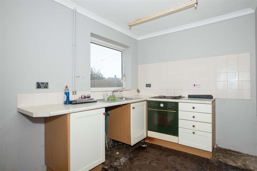 Property photo 3 of 14 Lychpole Walk_10.Jpg