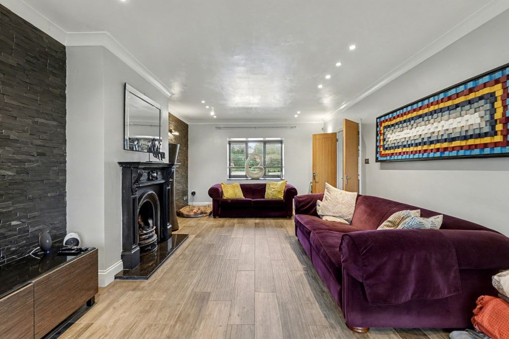 Property photo 3 of 36 2960639