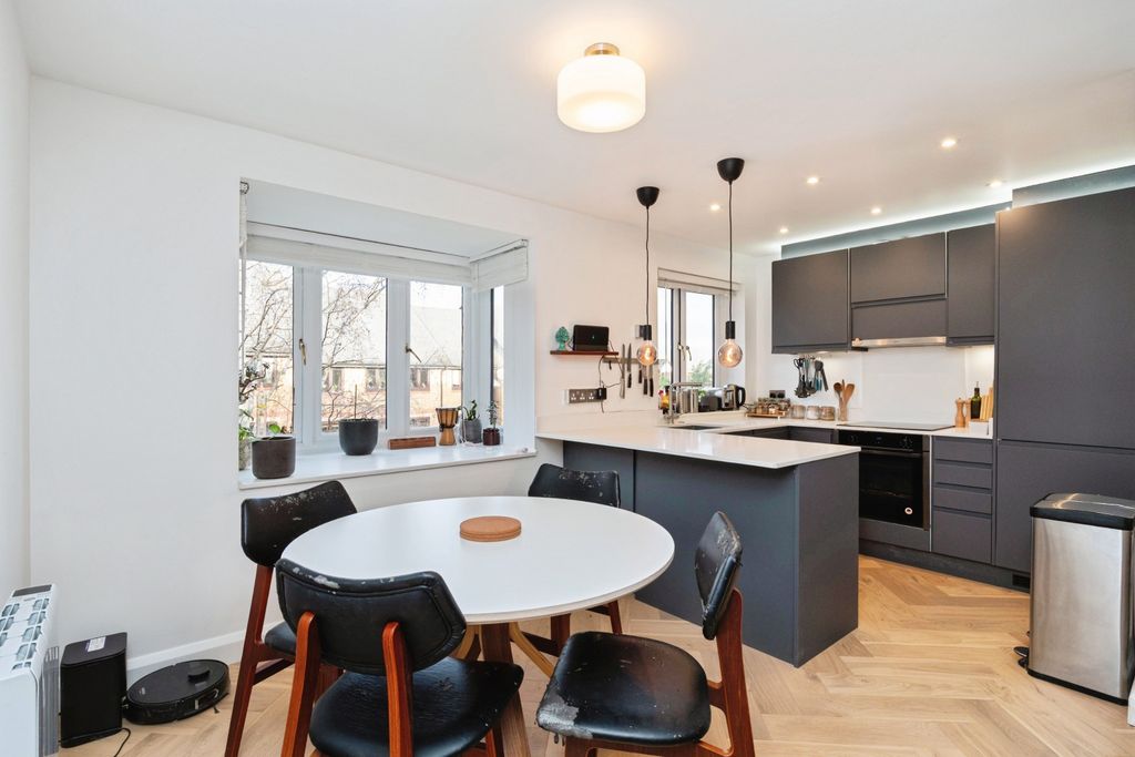 Property photo 3 of 20 Dining Area