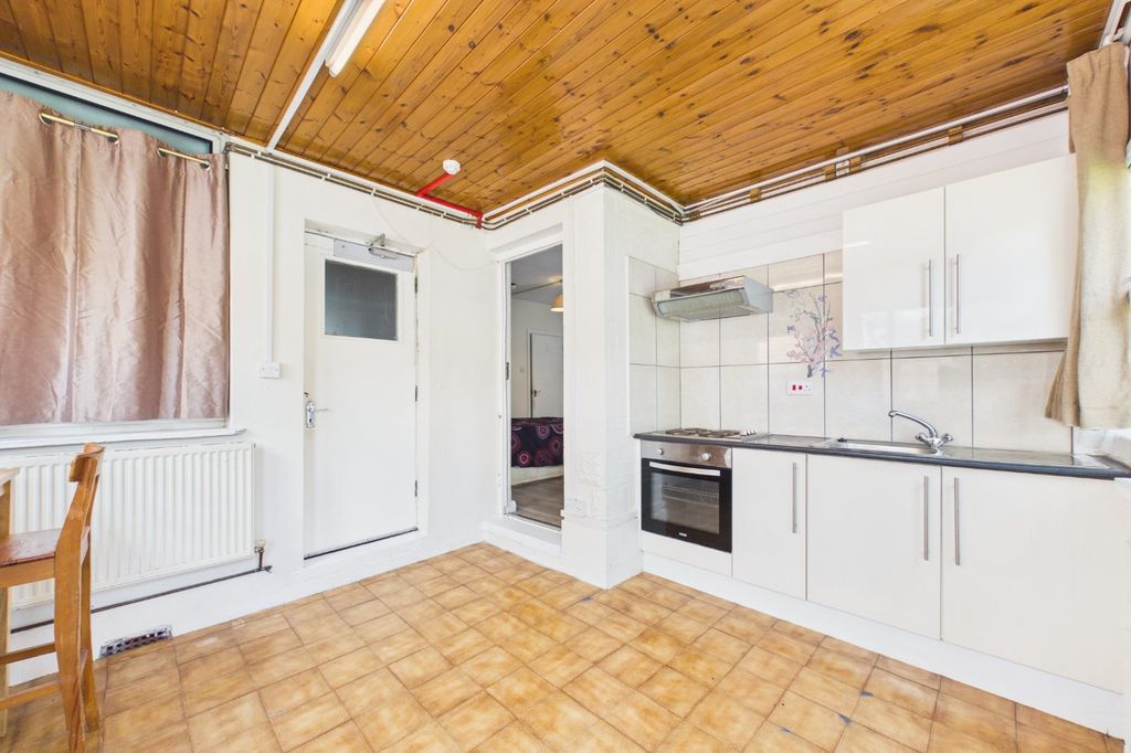 Property photo 3 of 6 Picture No. 01