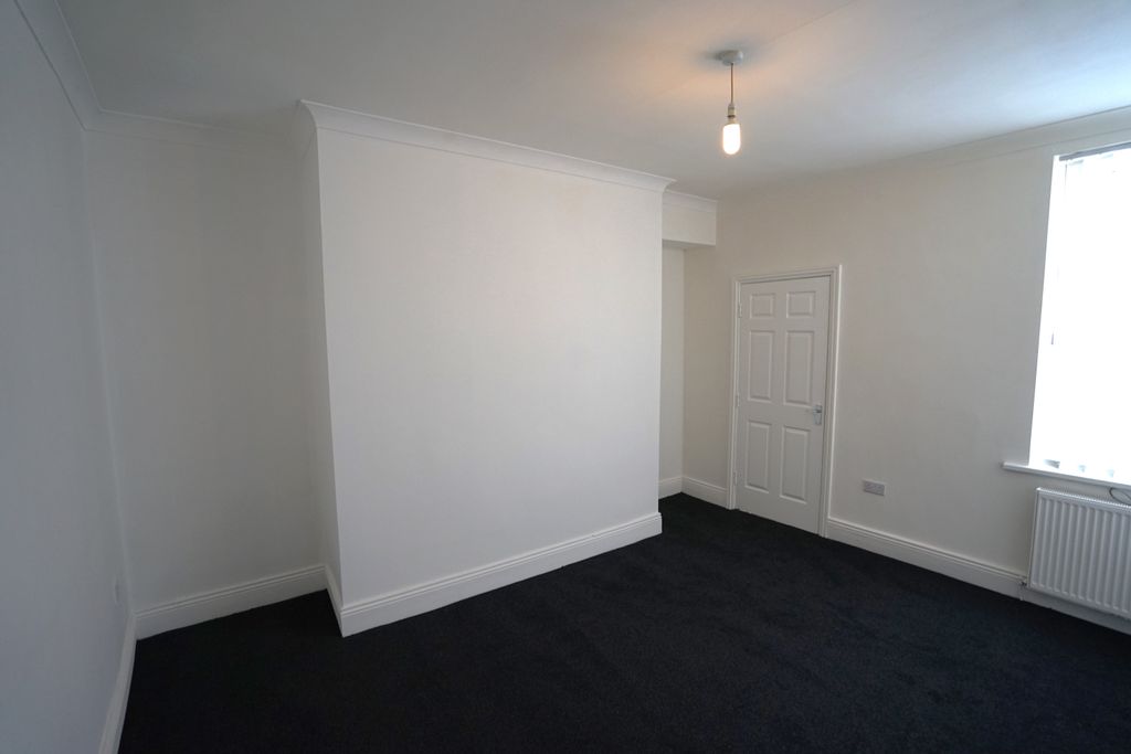 Property photo 3 of 7 Lounge