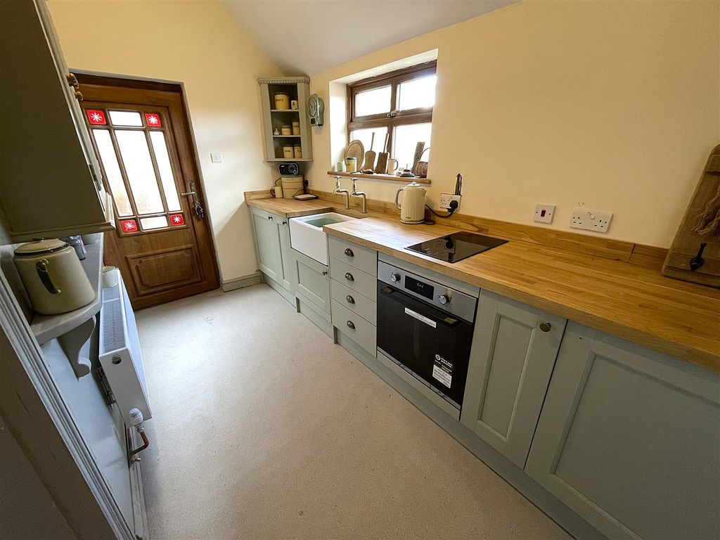 Property photo 3 of 26 Kitchen