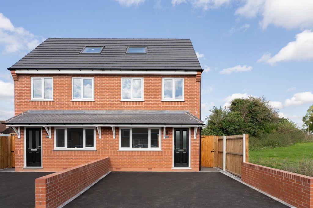 Property photo 1 of 16 100c Broad Street-17.Jpg