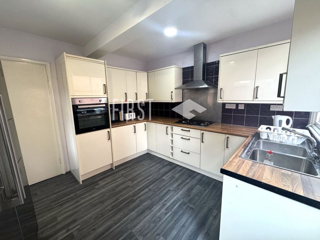 Property photo 3 of 13 Photo 13