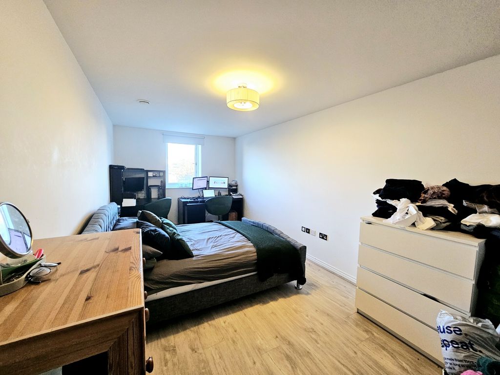 Property photo 3 of 7 Photo 7