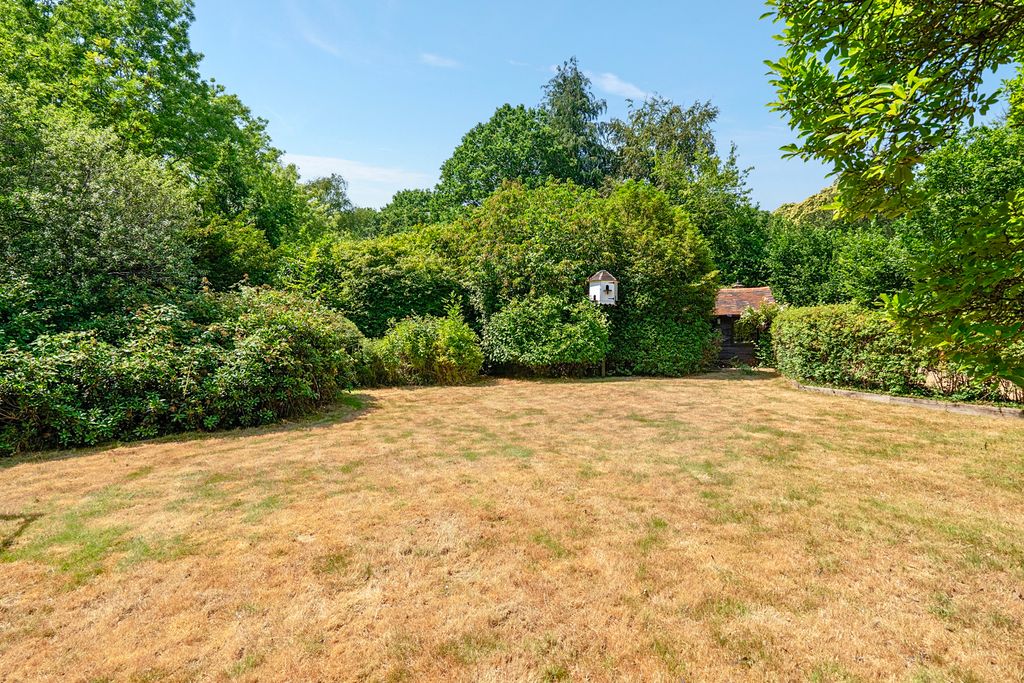 Property photo 3 of 17 Garden