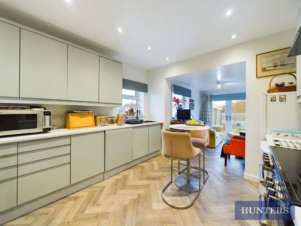 Property photo 2 of 17 Kitchen