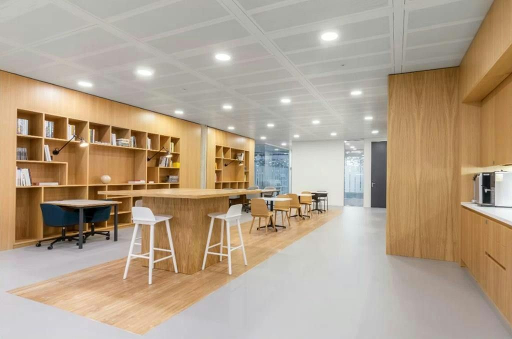 Property photo 3 of 8 Chiswick Park 3.Jpg