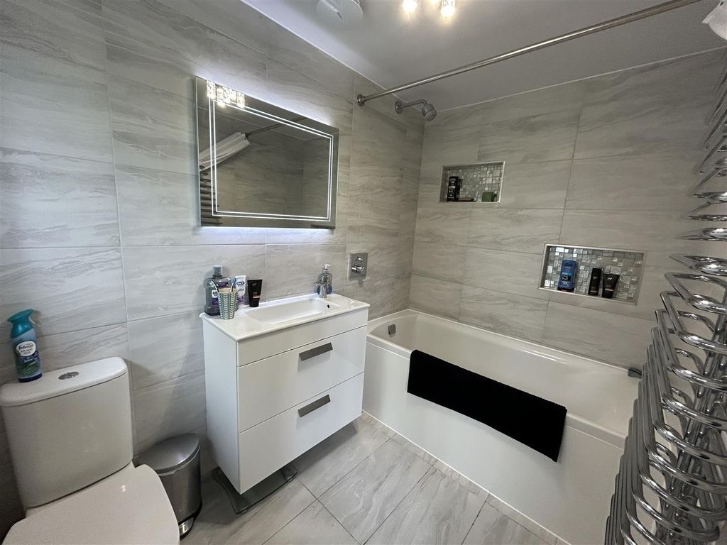 Property photo 3 of 23 Bathroom