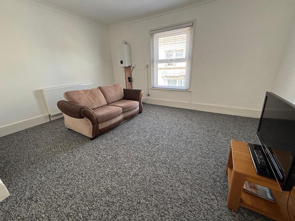 Property photo 1 of 5 Living Room