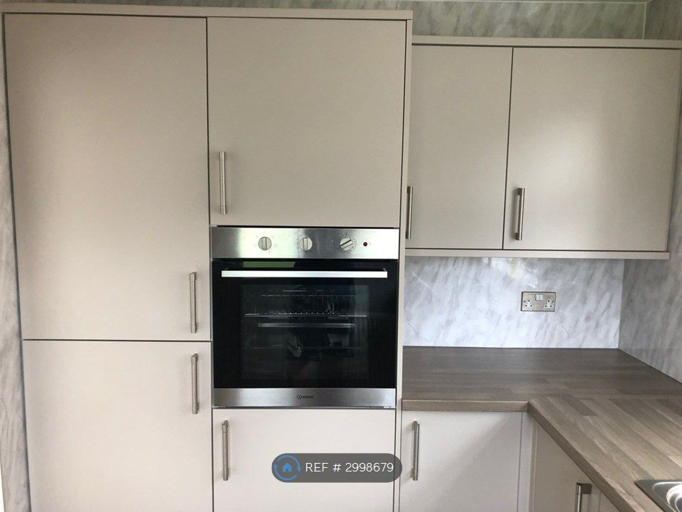 Property photo 2 of 8 Kitchen