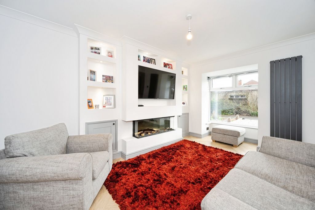 Property photo 2 of 21 Living Room