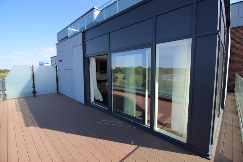 Property photo 2 of 17 Spacious Terrace
