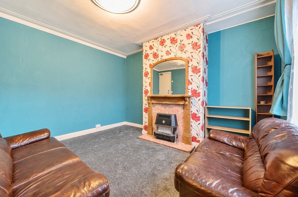 Property photo 2 of 13 Lounge