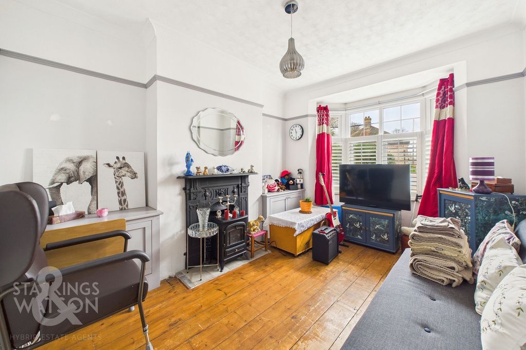 Property photo 2 of 20