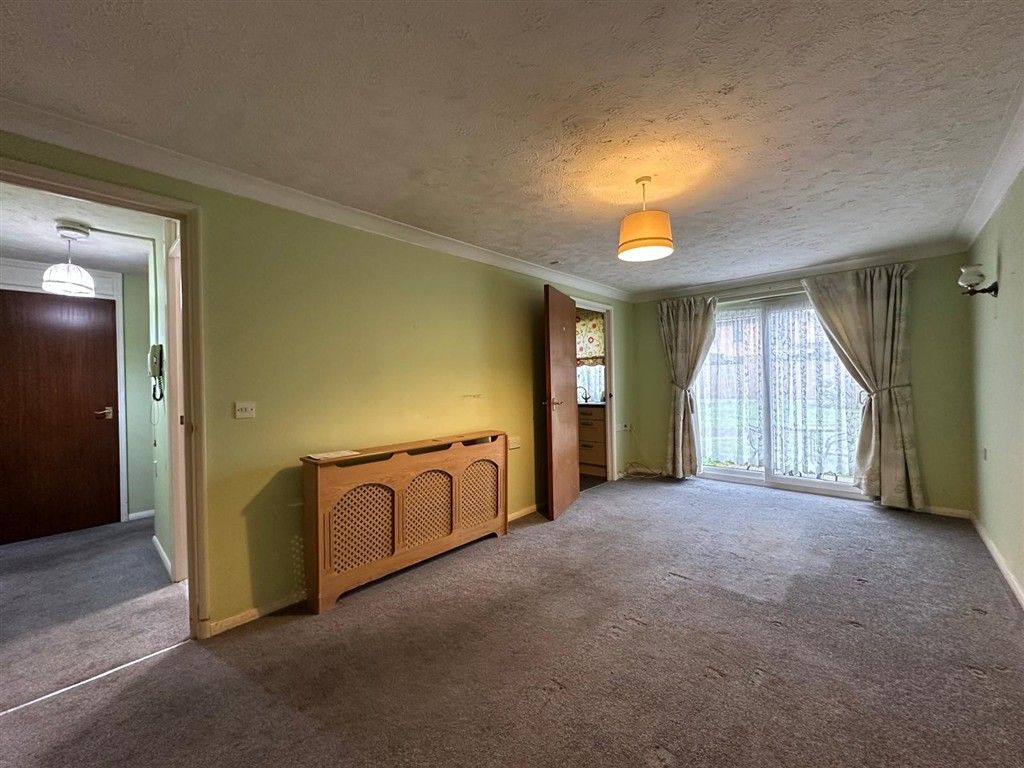 Property photo 1 of 6 Lounge B