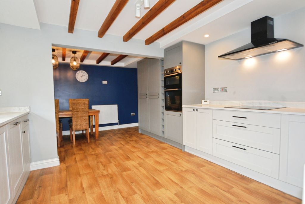 Property photo 2 of 20 Kitchen
