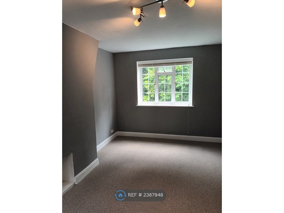 Property photo 2 of 28