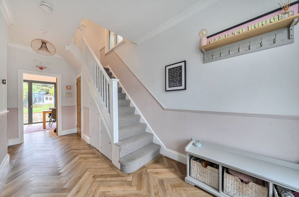 Property photo 3 of 22 Entrance Hall